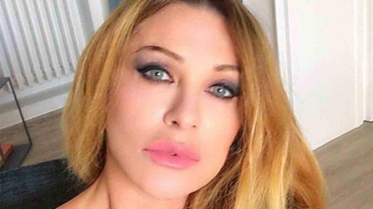 paola ferrari mostra il viso devastato dal carcinoma foto