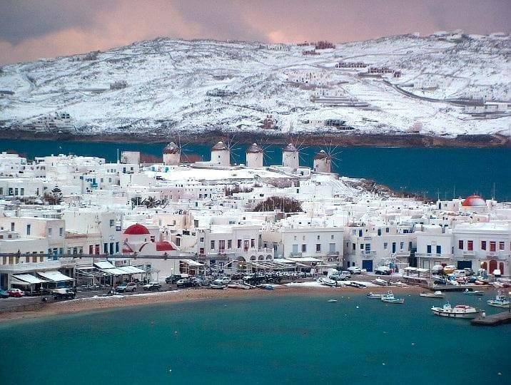 Cos Non Le Avete Mai Viste La Neve Arriva A Santorini E Mykonos