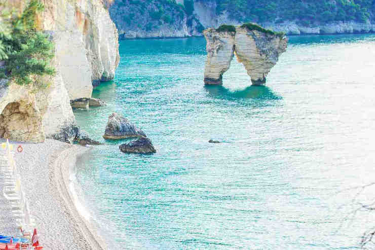 La spiaggia della baia delle Zagare in Puglia 