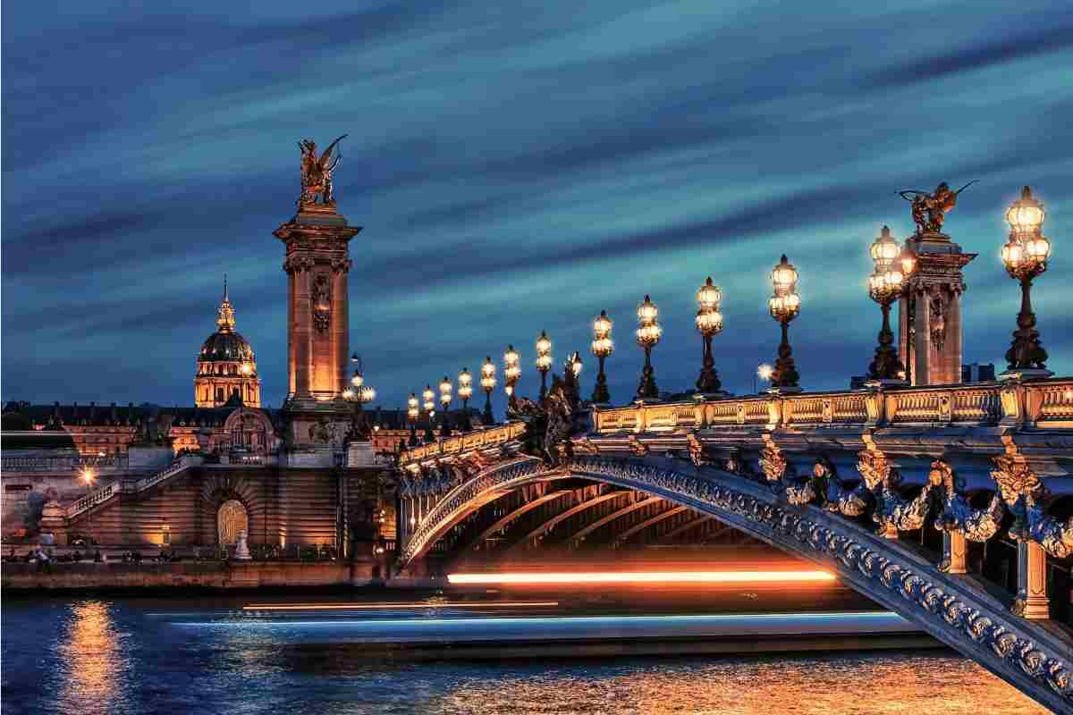Parigi lungo la senna di notte