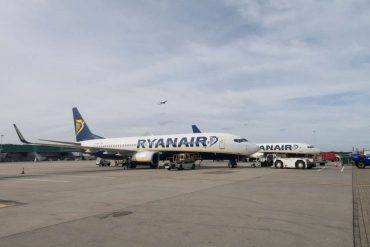 Ryanair e altre compagnie multa perché fanno pagare il bagaglio a mano