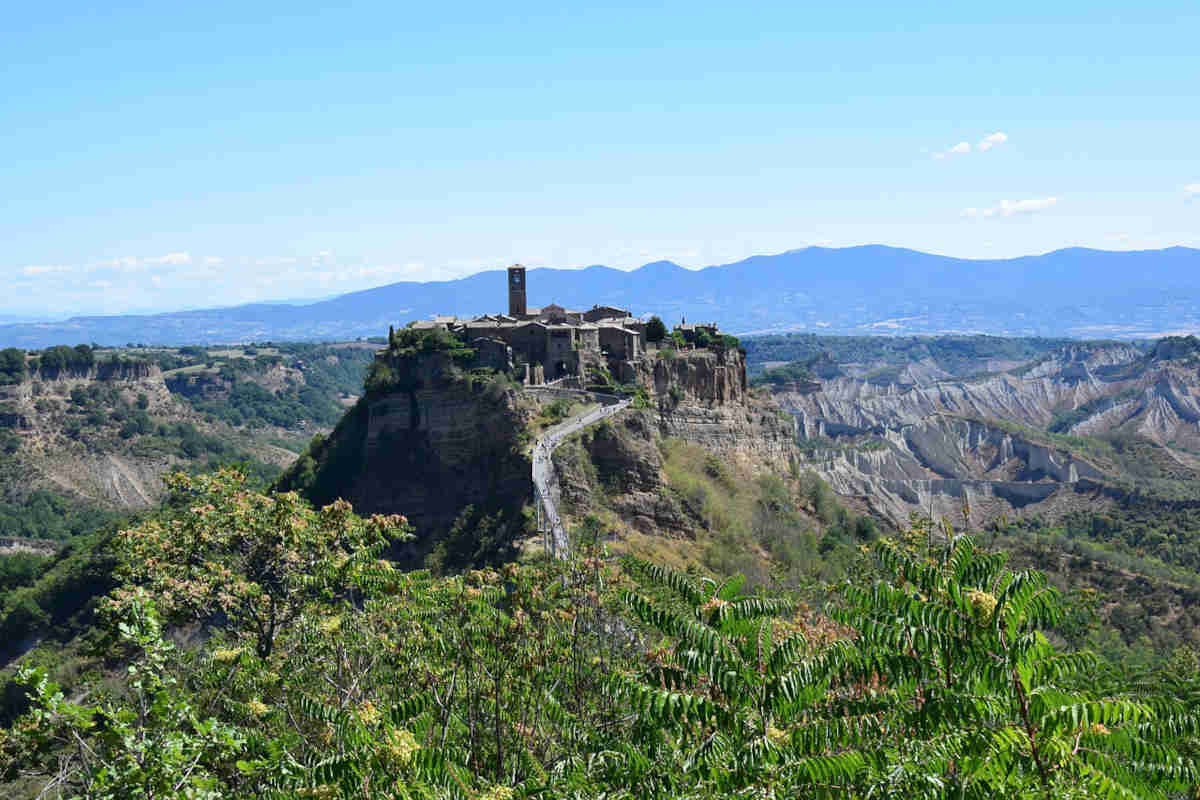 Panoramica dall'alto di Civita di Bagnoregio, borgo nel Lazio