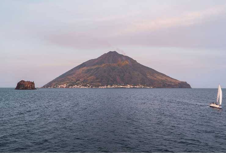 Stomboli vista dal mare