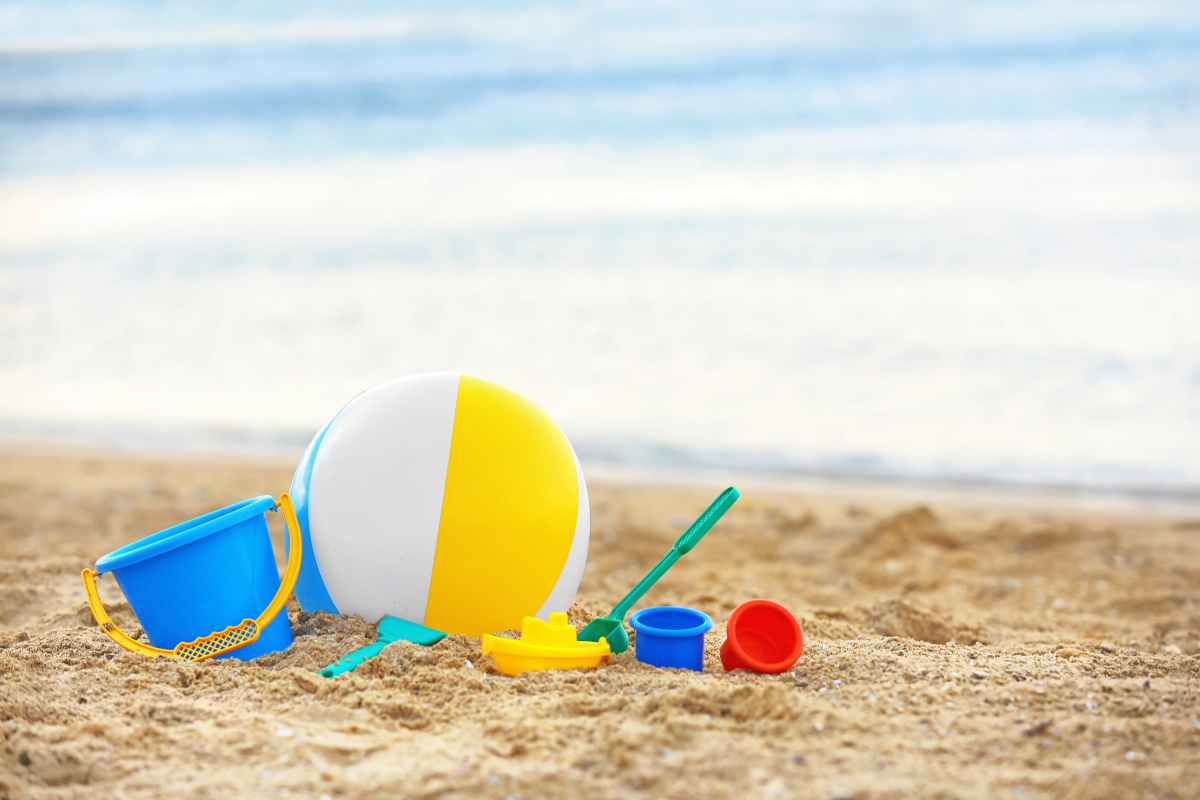 spiaggia paletta palla da bambini