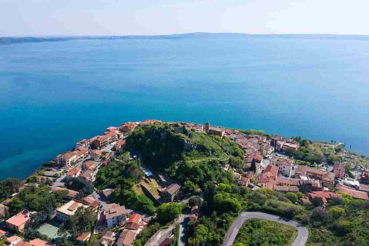 trevignano romano vista dall'alto