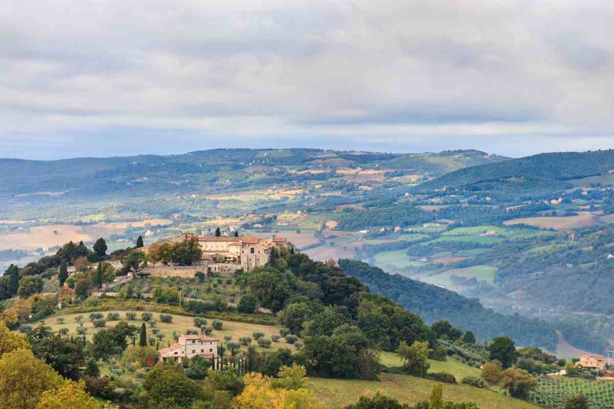 Veduta dell'Umbria con le sue montagne