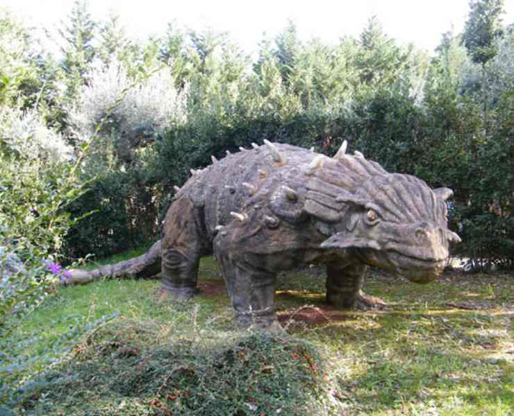 statua di dinosauro