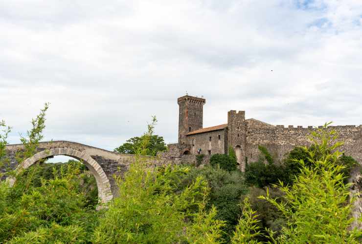 Castello dell'Abbadia e Ponte del Diavolo Vulci