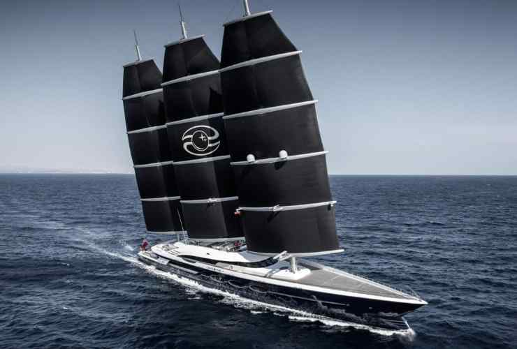 Yacht Black Pearl