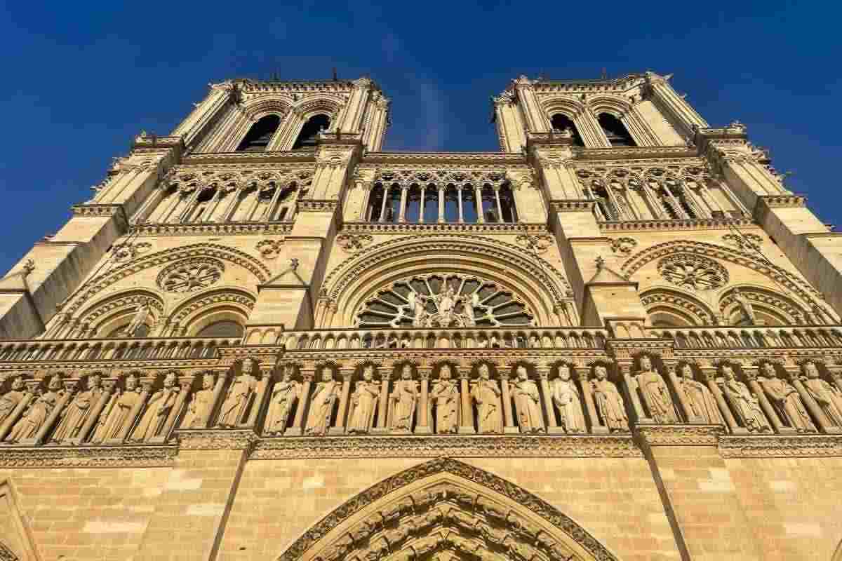 notre dame parigi curiosità forma