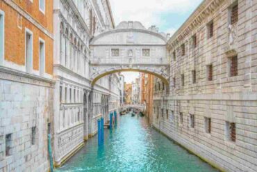 ponte dei sospiri fuori venezia