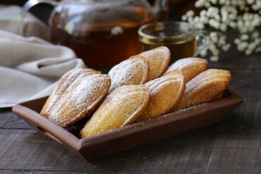 Madeleine con un po' di zucchero a velo